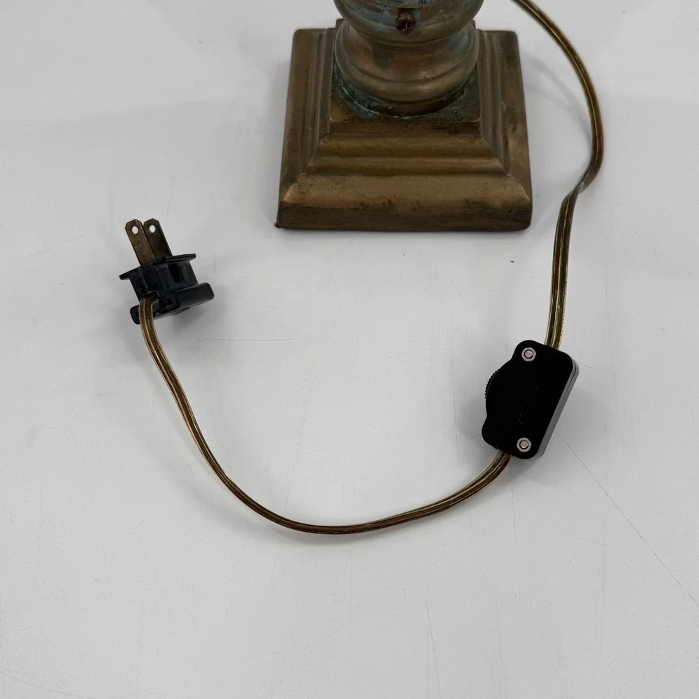 Vintage Brass Hurricane Accent Lamp Glass Chimney Colonial Library Style 9